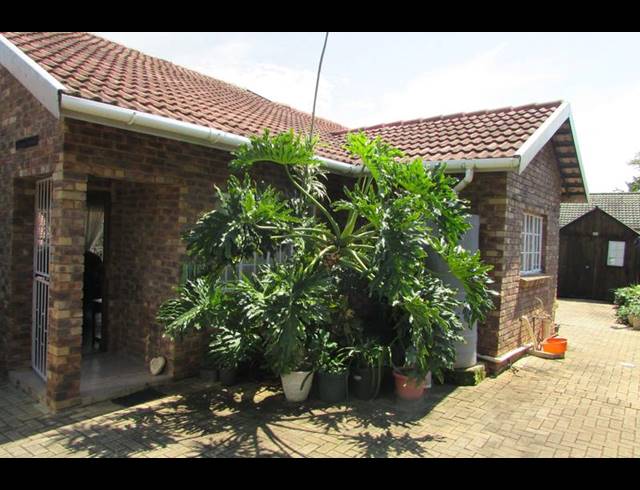3 BEDROOM HOUSE FOR SALE IN KINGSVIEW EXT 1